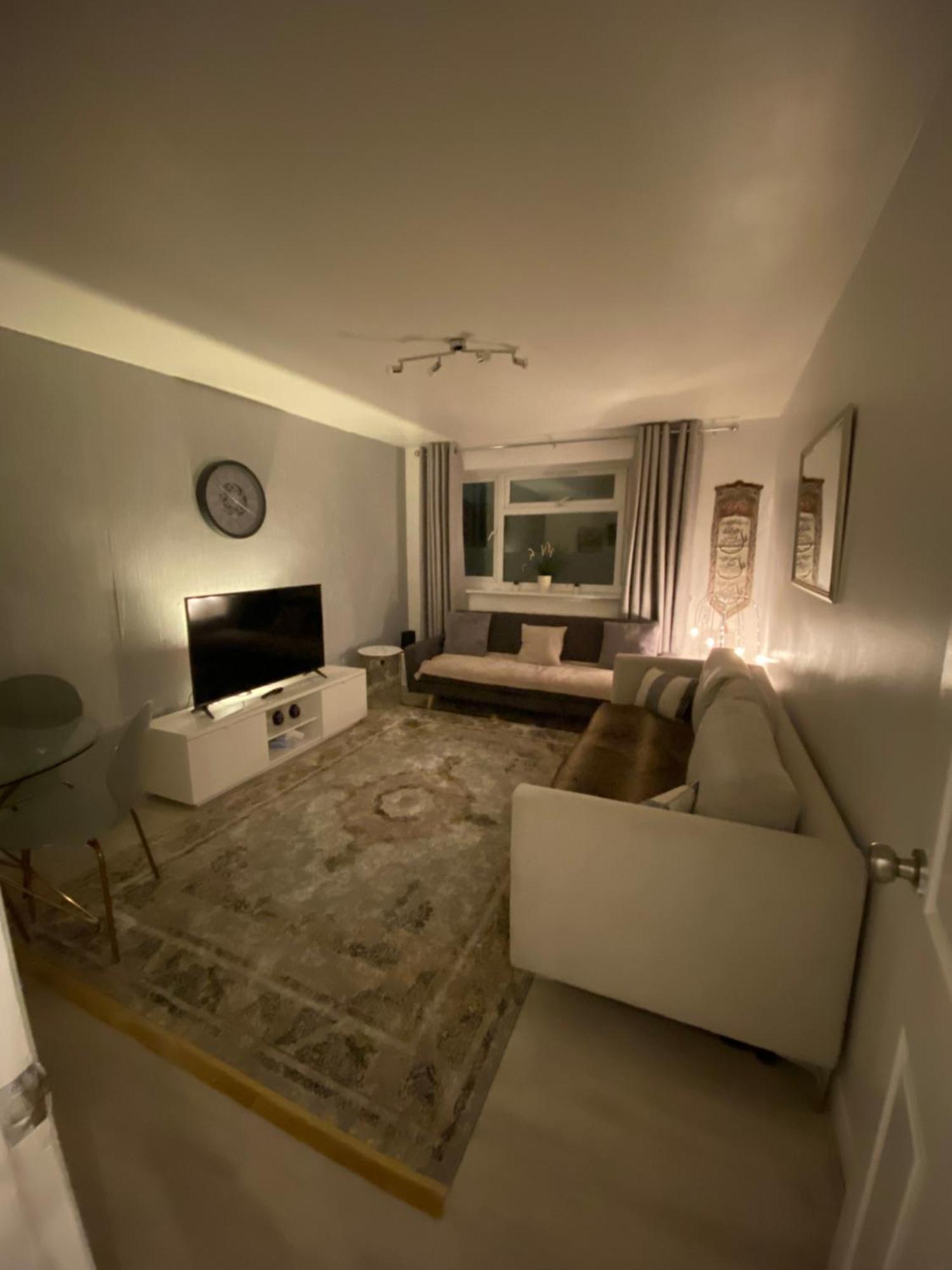 One Bedroom Flat In Chiswick W4 Londres Exterior foto
